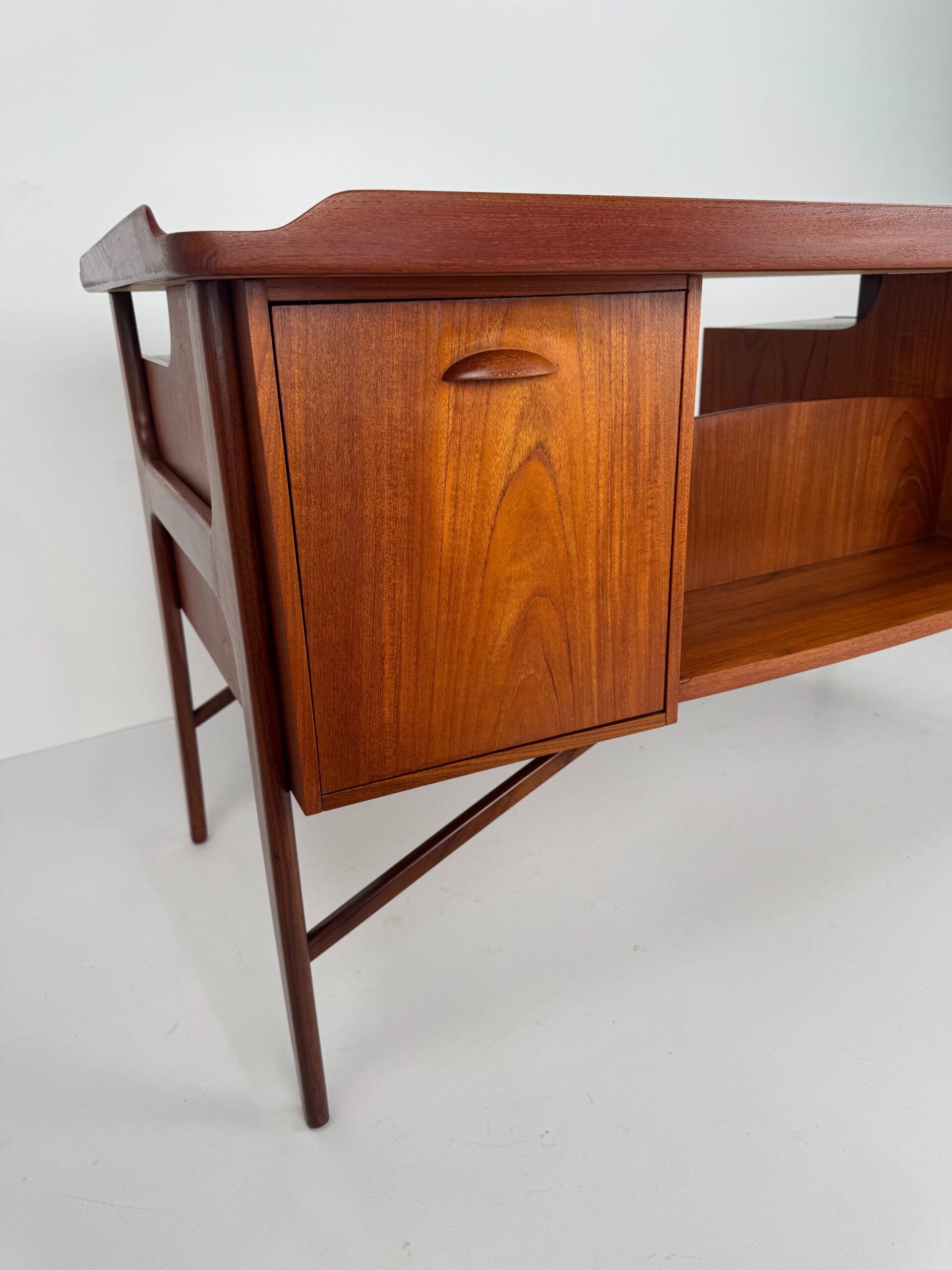 Boomerang Executive Desk, Svend Aage Madsen for H.P. Hansen, Denmark, 1960s